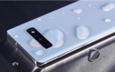 三星Galaxy S10可以使用水平摄像头设置来容纳更大的电池