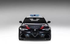 意大利人Carabinieri获得两辆阿尔法罗密欧朱莉娅QV警车