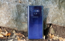 三星Galaxy S10 Plus泄漏的渲染显示了一种新设计和丑陋的相机