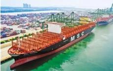 世界载箱量最大的集装箱船地中海古尔松轮在天津首航