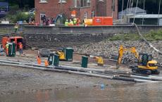 英格兰北部小镇惠利桥镇由于大坝有崩塌风险疏散了数十名居民