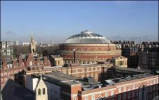 大卫·奇珀菲尔德完成了伦敦皇家艺术学院的重大扩建