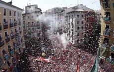 音乐chupinazo在Sanfermines 2019的节日气氛中打开