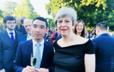 张鹏先生及其团队在伦敦参加了英国首相午宴并得到的了特蕾莎•梅首相的接见
