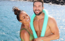 Rachel Lindsay和Bryan Abasolo在希腊度蜜月 看他们的甜蜜照片