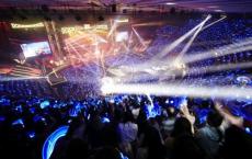 在红地毯和世界首演的世界范围内首次与韩国观众举行世界级的会议