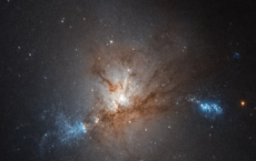天文学家认为 银河系正在吞噬两个偏离星系的矮星系