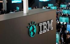 报告稳定的收益与混合销售后IBM股票下跌