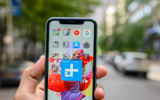 iPhone 11 Pro机型配备了额外的变焦镜头而且电池寿命略长