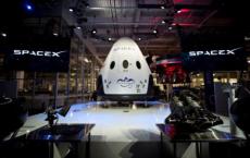 SpaceX月球游客以90万美元的赠品获得了转发纪录