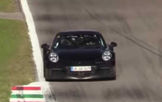 保时捷911 GT3和Touring Spied在Monza周围艰难行驶