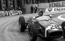 莲花与斯特林莫斯爵士一起庆祝F1首次胜利60周年