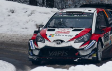 Yaris WRC车手准备在瑞典的雪地上凝视