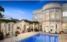 西蒙娜卡拉汉出售数百万美元的布莱顿房屋 