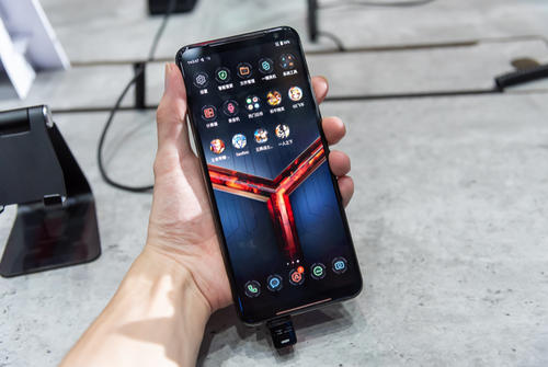 华硕ROG Phone 2在中国推出基础版 首发价格惊人的ROG设备