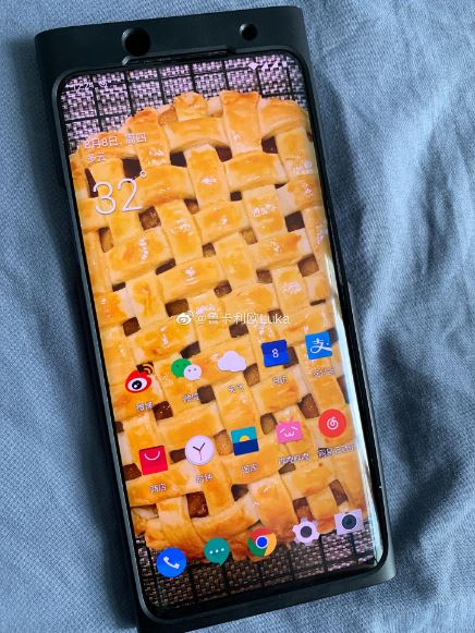 據(jù)稱(chēng)OnePlus 7T Pro實(shí)時(shí)圖像顯示了熟悉的設(shè)計(jì)