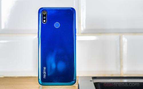 Realme C2评论电池续航时间长但显示效果会更好