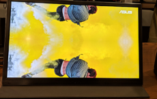 华硕ProArt PQ22UC是一款便携式21.6英寸4K OLED显示屏