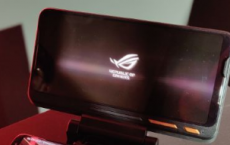华硕印度公司终于在印度推出了备受期待的ROG Phone 2