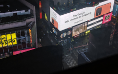 谷歌刚刚在时代广场上发布了橙色的Pixel 4模型