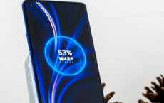 一加8Pro智能手机采用6.78英寸Fluid AMOLED挖孔屏 刷新率为120Hz