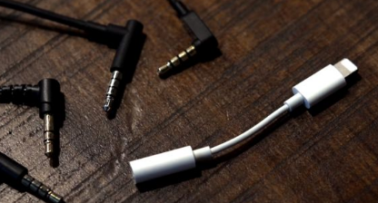 新iPhone真的可以掉下3.5毫米耳机插孔适配器吗 
