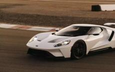 Corvette ZR1击败福特GT在VIR创下新纪录