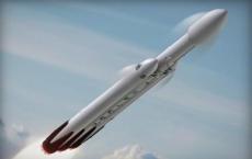 观看SpaceX在船上的巨型网中捕获火箭鼻锥