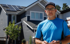 较低的面板价格提高了人们对家用太阳能发电的兴趣 