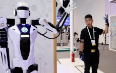 各国的专家们讨论了从AI应用场景到跨境AI合作的主题