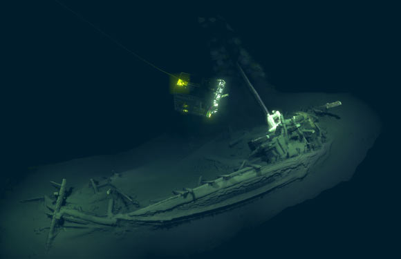 这是在黑海发现的世界上最古老的完整沉船。 图片来源：Black Sea MAP / EEF Expeditions。