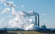 当燃煤电厂减少污染或关闭时 人们患哮喘的几率降低 