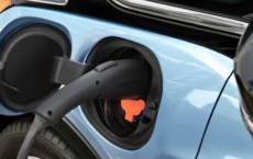 锂电供应过剩可能表明电动汽车热潮目前已经结束 
