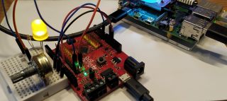 将Arduino板连接到Raspberry Pi并利用内置ADC芯片等独特功能