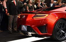 Acura NSX的首个生产模型的市价几乎是其书本价格的10倍