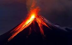 超级火山今天只剩下这个中间有较小火山的湖泊