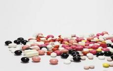 研究人员说服用阿片类药物的患者中有30％经历了不良药物